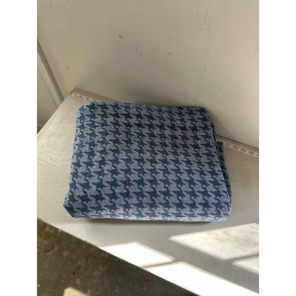 The Vermont Country Store Blue Houndstooth King Size Flannel Pillow Case Set - Picture 5 of 5